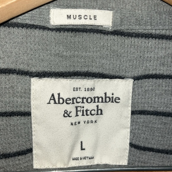 Abercrombie & Fitch Striped Muscle Long Sleeve Shirt - Picture 4 of 5